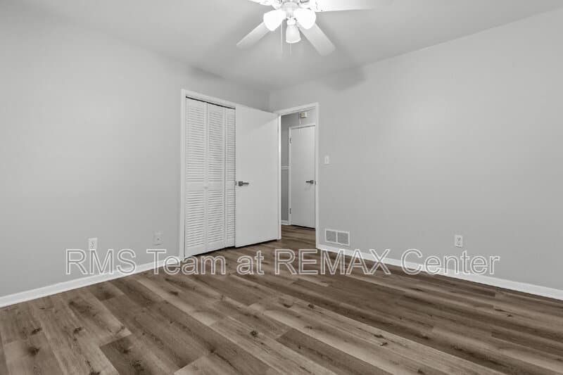 Snellville House: 1834 Dogwood Ct