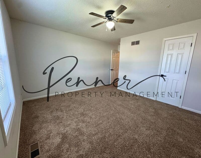 Lees Summit House: 407 SW Hoke Ln