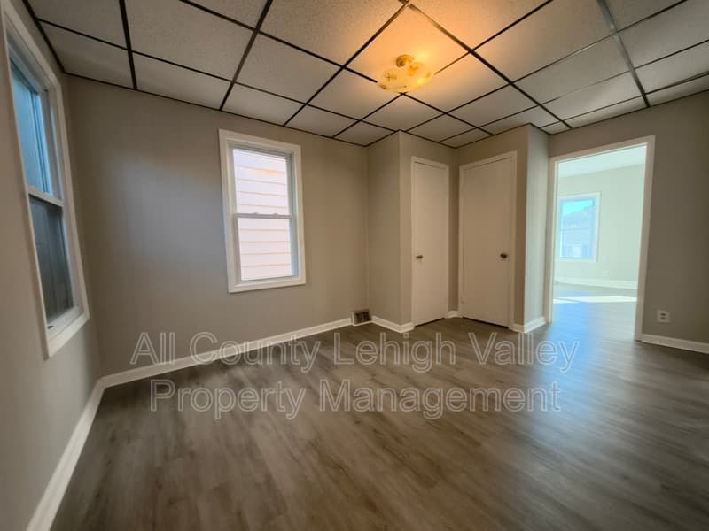Easton House: 50 N 7th St