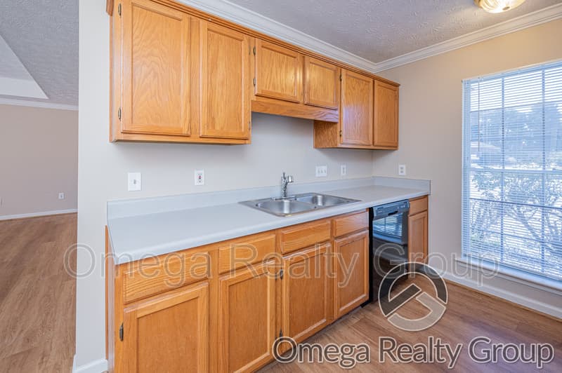 Montgomery House: 924 Eastern Oaks Dr