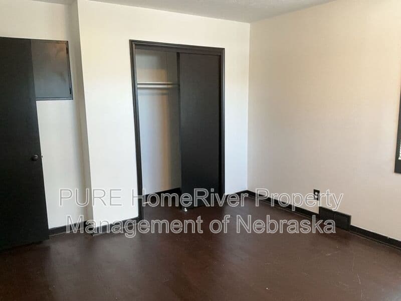 Omaha House: 5236 Ames Ave