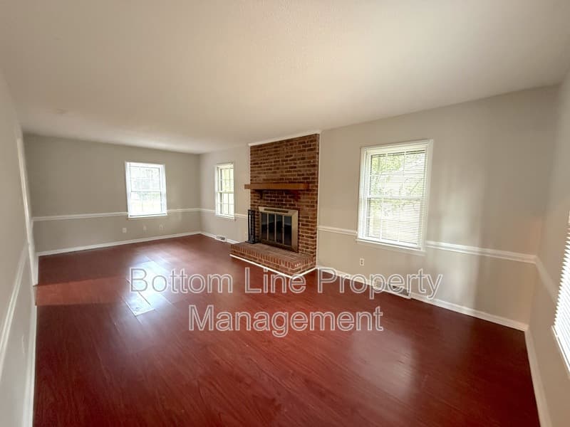 Charlotte House: 5301 Rolling Oak Ln
