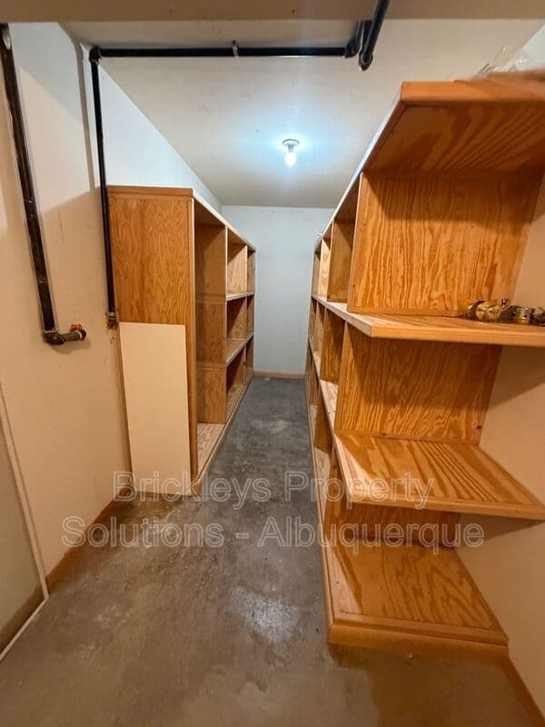 Albuquerque House: 7121 Edwina Ave NE