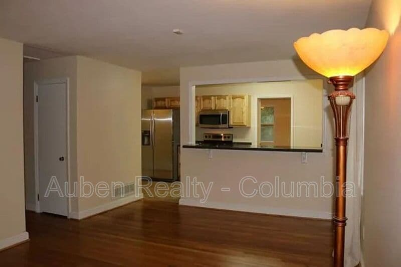 Columbia House: 949 Howard St