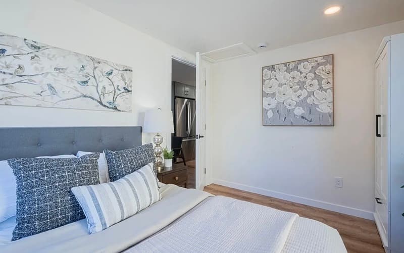 Monterey House: 518 Cortes St