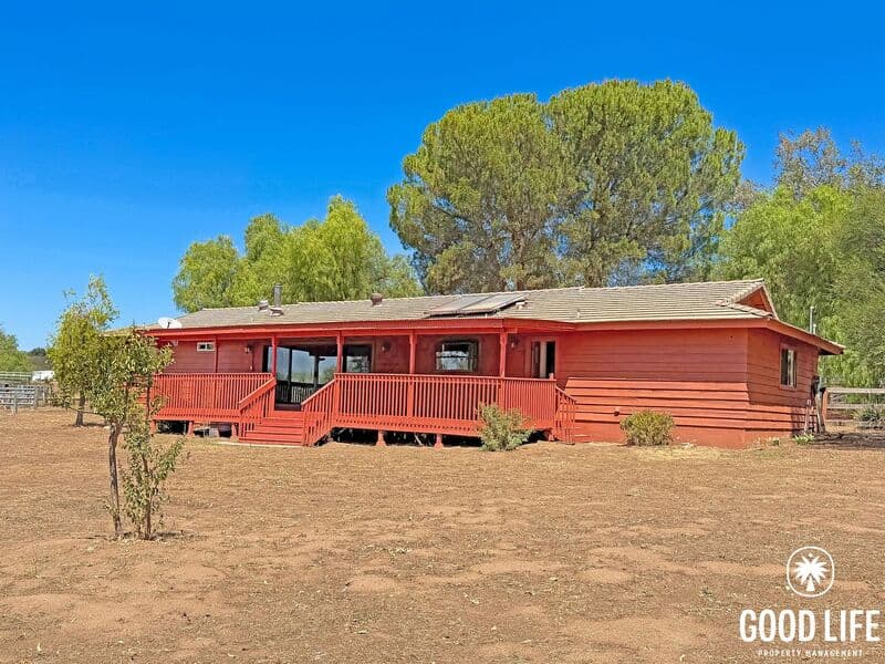 Valley Center House: 19286 Paradise Mountain Rd