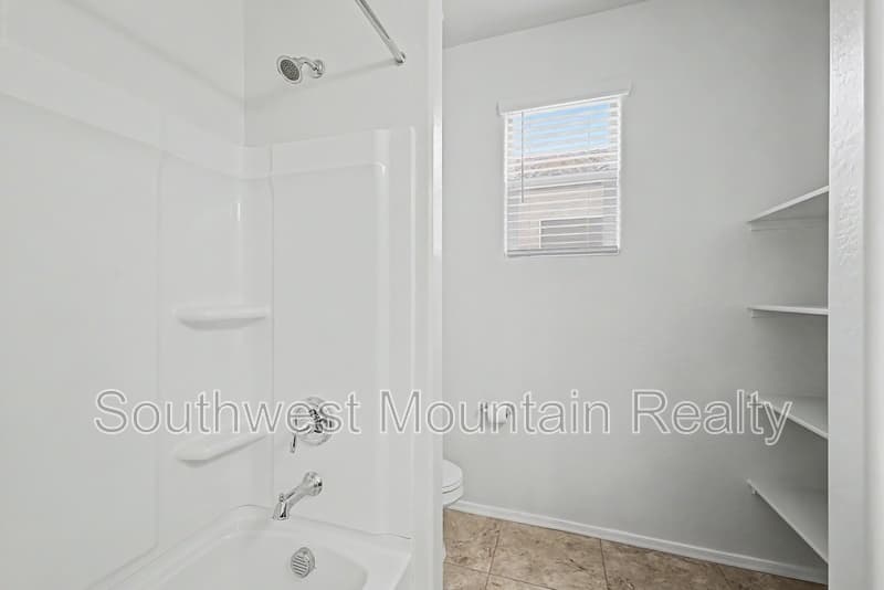 Florence House: 11553 E Sunflower Ln