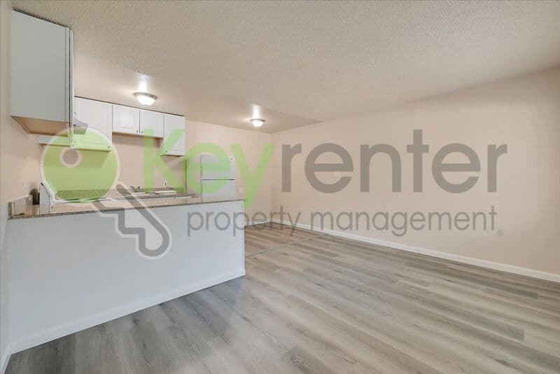 Sacramento House: 1071 Santiago Ave