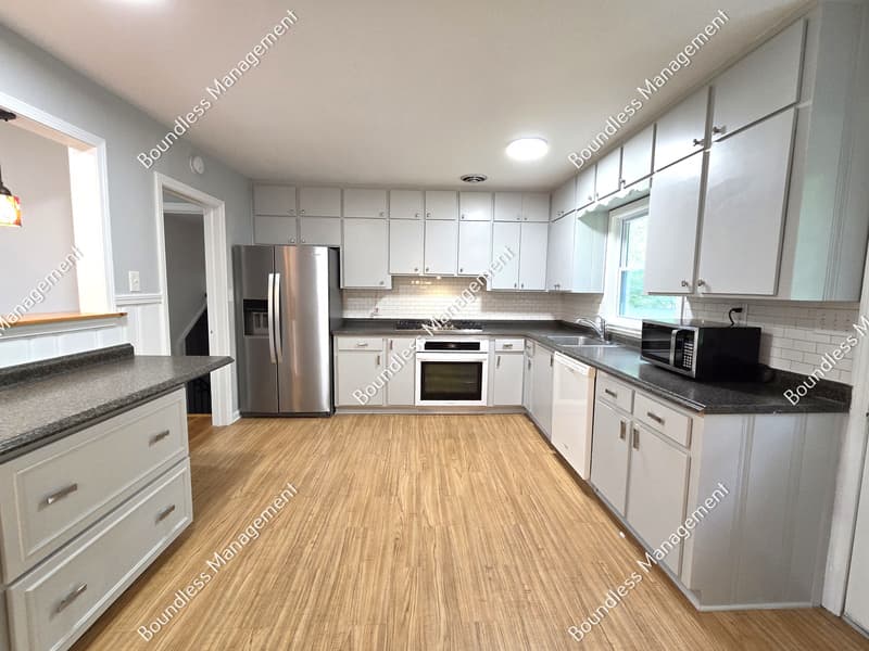 Decatur House: 2233 Leafmore Dr