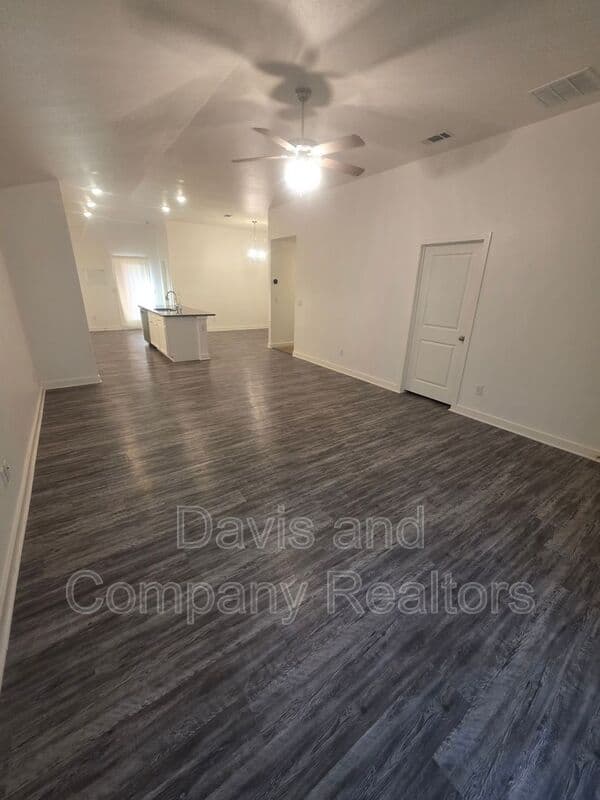 Midland House: 126 Pioneer Cir