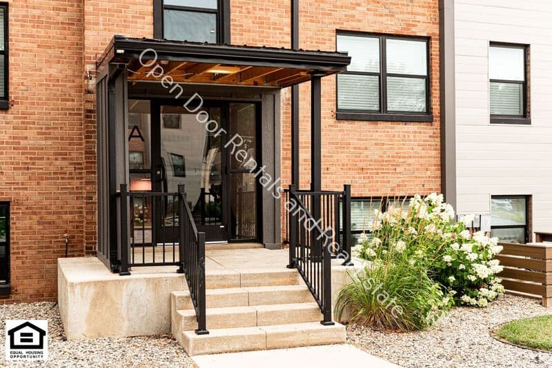 Fort Wayne House: 1823 Griswold Drive A21