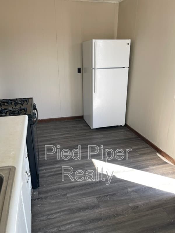 Freeport Condo: 434 1/2 S State Ave