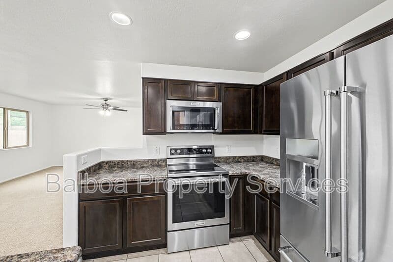 Florence House: 6135 E Paradise Ln