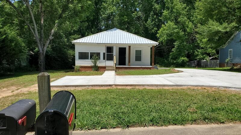 Winder Condo: 178 Georgia Ave - B
