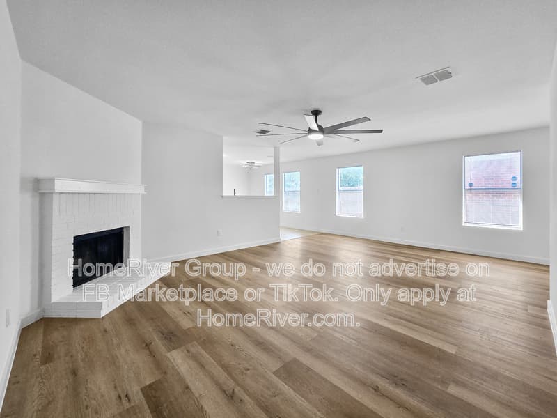 Fort Worth House: 4261 Meadowknoll Dr