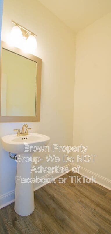 Raeford House: 157 Easy St
