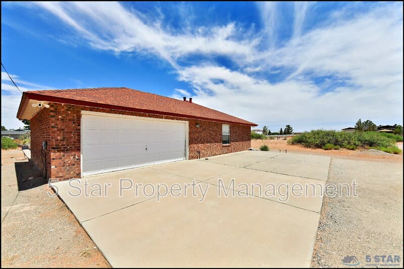 El Paso House: 14101 Koshare Ct