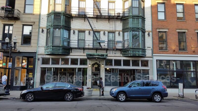Cincinnati Condo: 1202 Main St