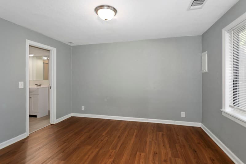 Lee's Summit House: 3513 NE Stanton St