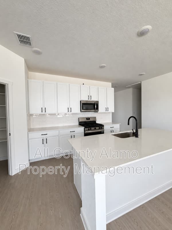 Converse House: 6632 Titan Park