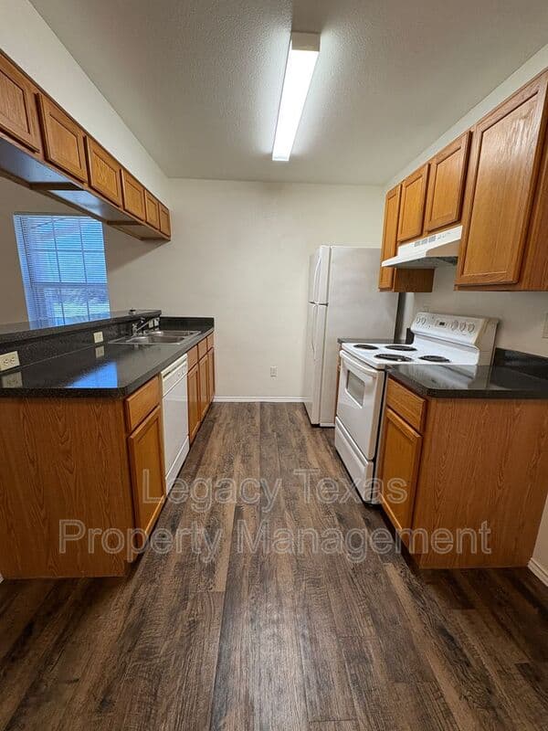 Cleburne House: 641 C WOODARD