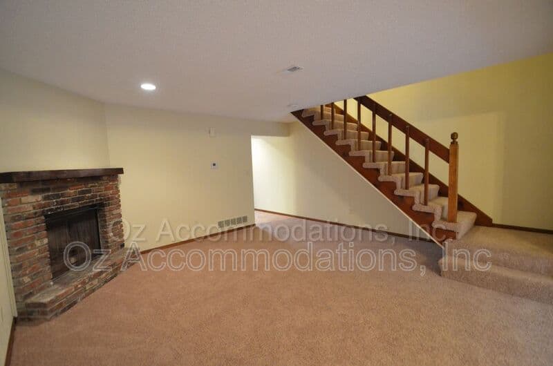 Lee's Summit Townhome: 313 NE Timbercreek Dr.