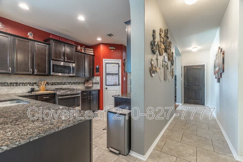 Schertz House: 764 Clearbrook Ave