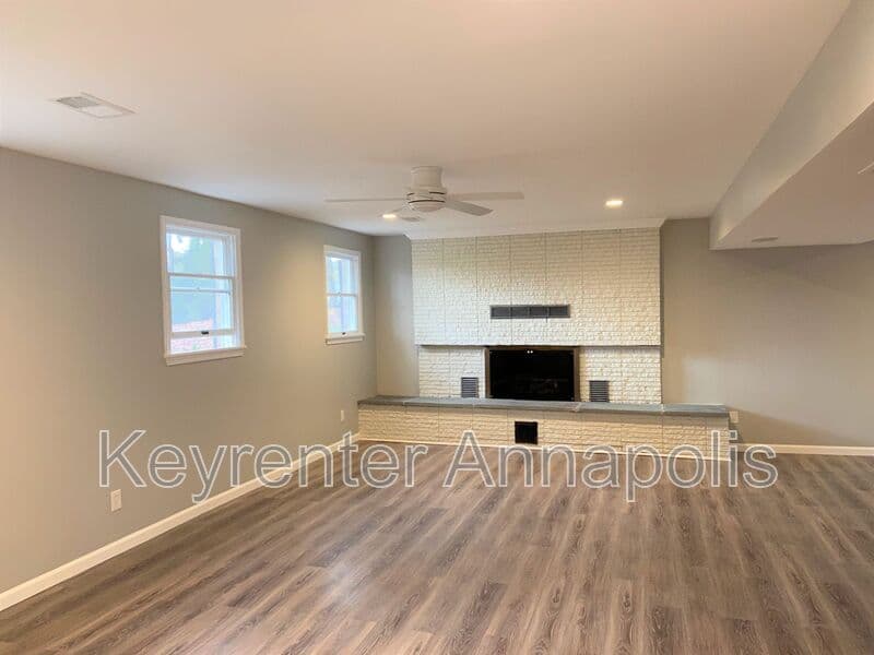 Crownsville House: 840 Valentine View