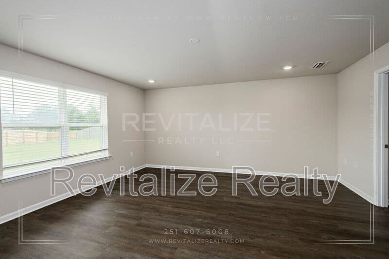 Daphne House: 8072 Irwin Loop