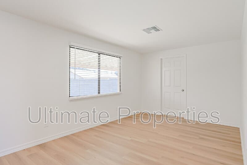 Phoenix House: 1619 W Pershing Ave