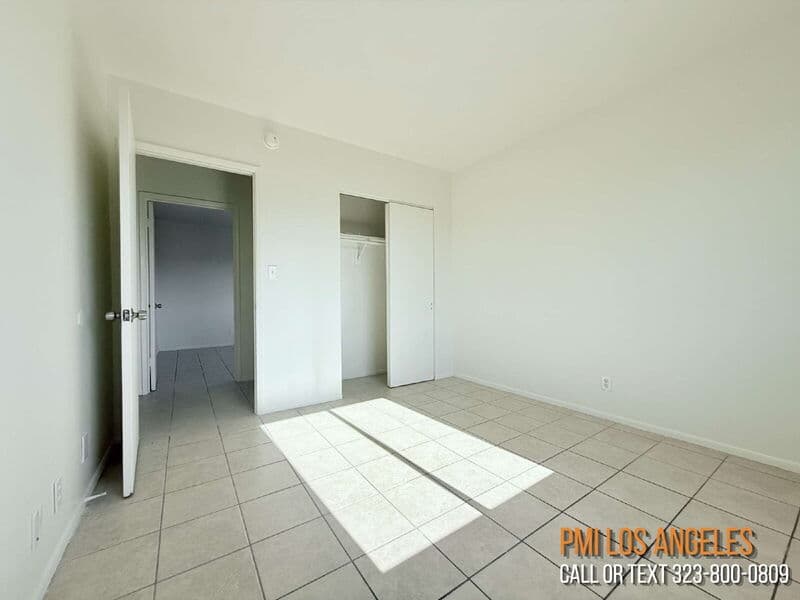 Los Angeles Condo: 943 West 68th Street