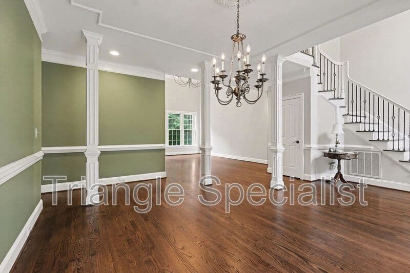 Raleigh House: 6121 Carlyle Drive