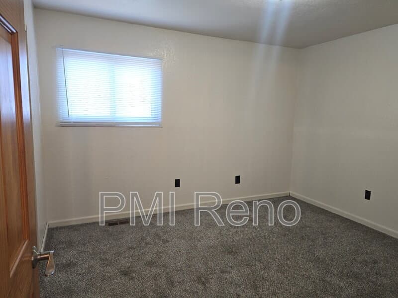 Sparks House: 977 Tyler Way
