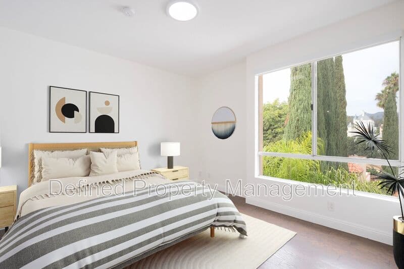 Los Angeles Condo: 1616 N Serrano Ave