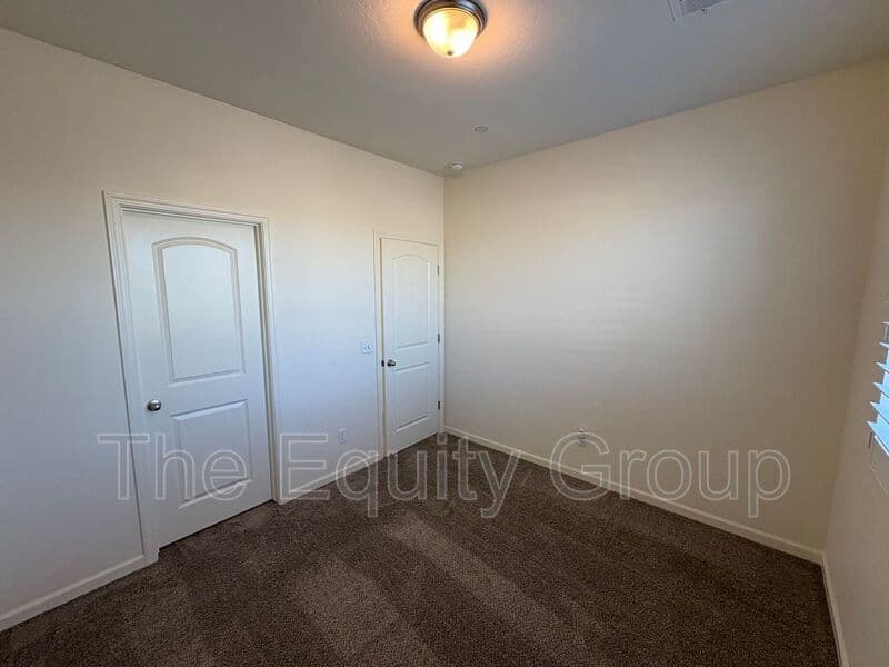 Visalia House: 3208 North Rova Ct