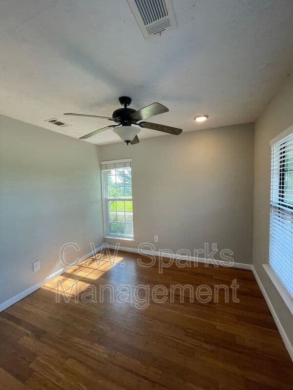 Rockwall House: 3494 N Stodghill Rd