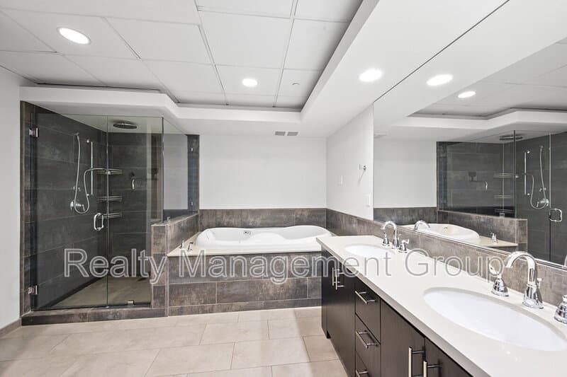 San Diego Condo: 877 Island Ave