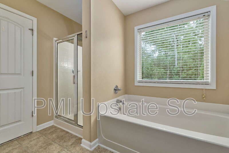Simpsonville House: 218 Marefair Ln