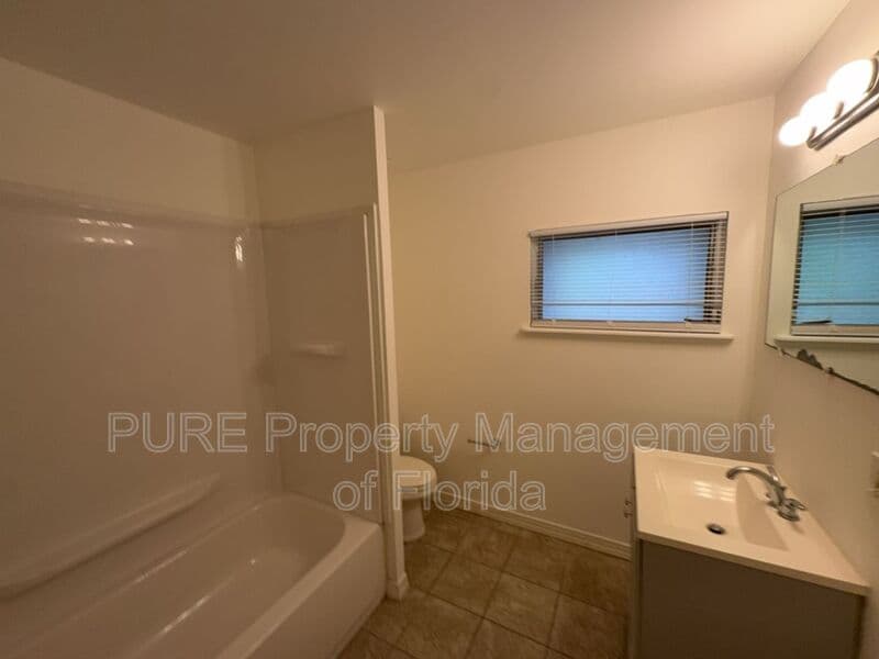 Ocala House: 627 NE 28th Avenue