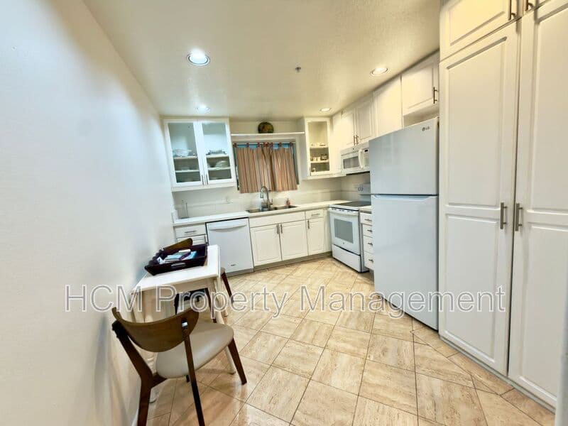 Irvine House: 2233 Martin