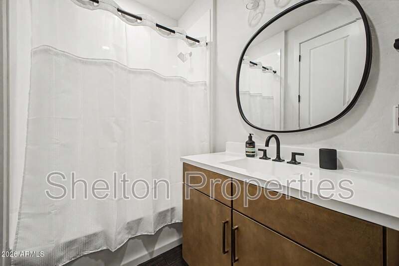 Phoenix Townhome: 2121 W Sonoran Desert Dr, Unit 124