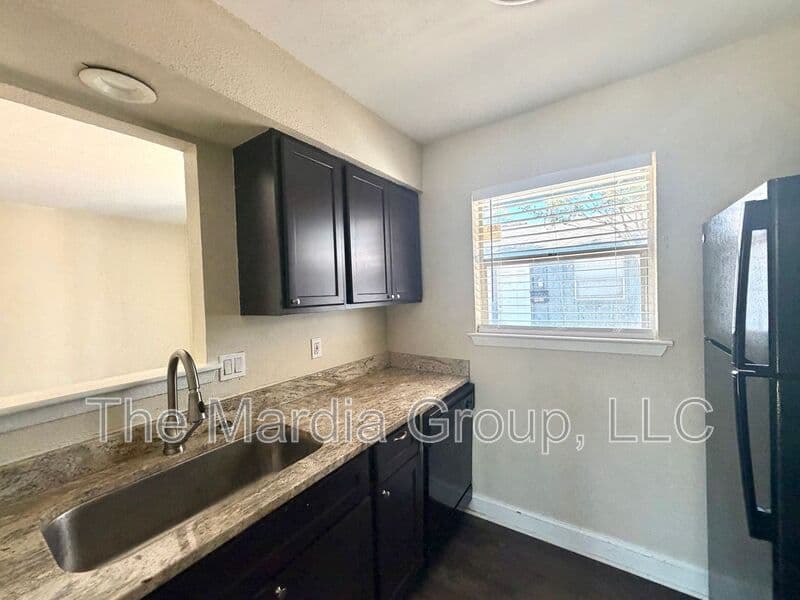 Irving House: 901 Redbird Dr