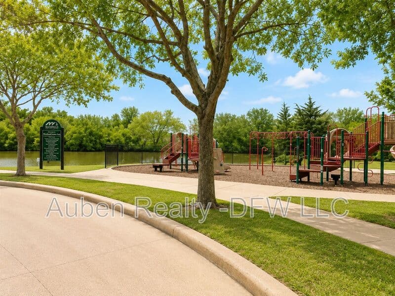 Mansfield House: 1426 Ravenwood Drive