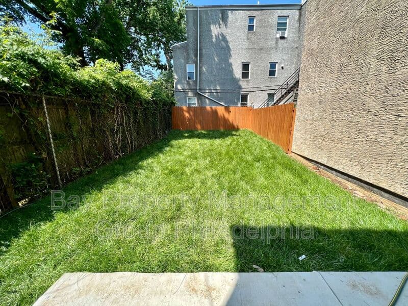 Philadelphia House: 412 N 32nd St