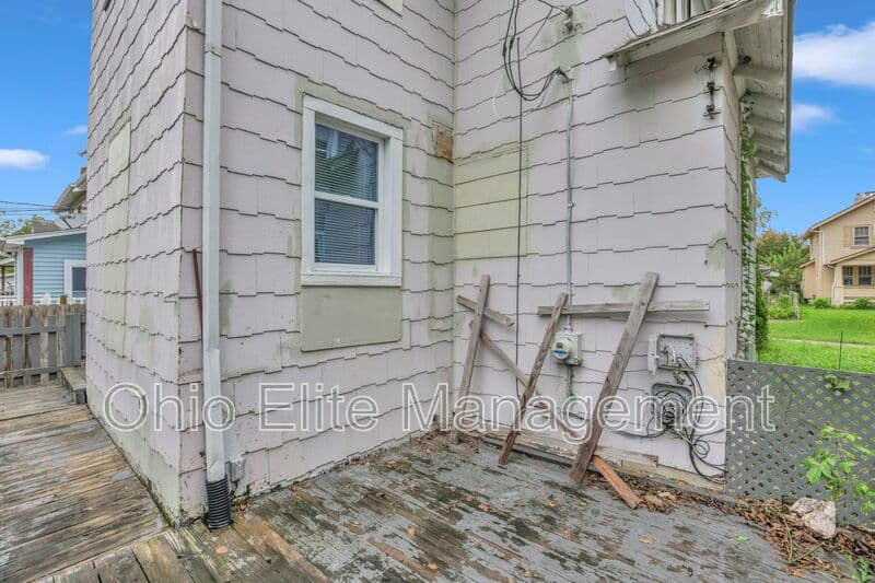 Columbus House: 243 N Wayne Ave
