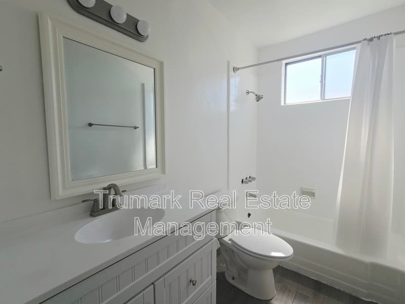 Glendale Condo: 1121 E Palmer Ave