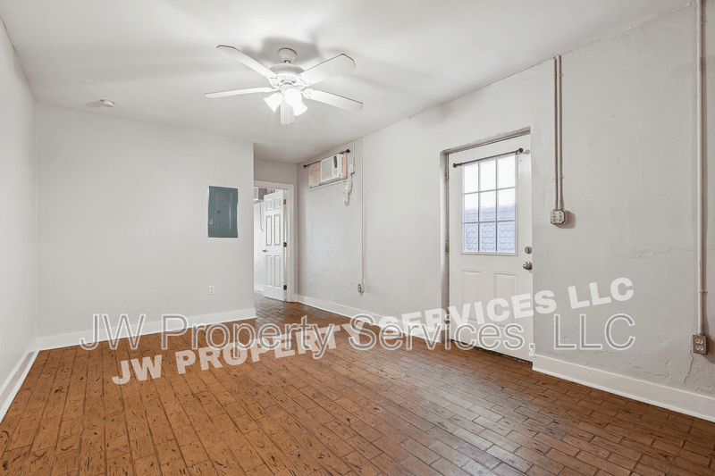 New Orleans House: 320 N Olympia