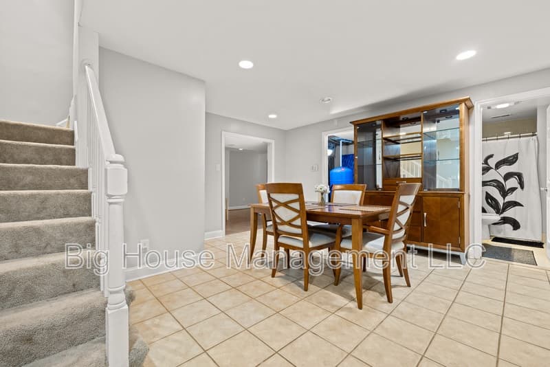 Sterling House: 47284 Grandview Pl