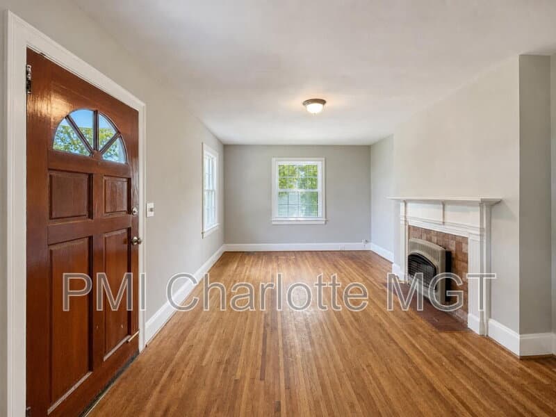 Charlotte House: 614 Marsh Rd
