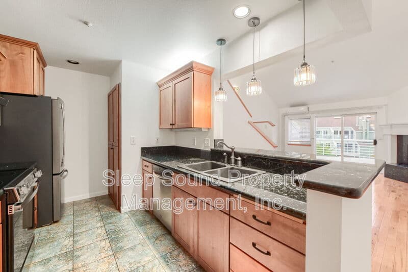 Portland Condo: 201 N Hayden Bay Dr
